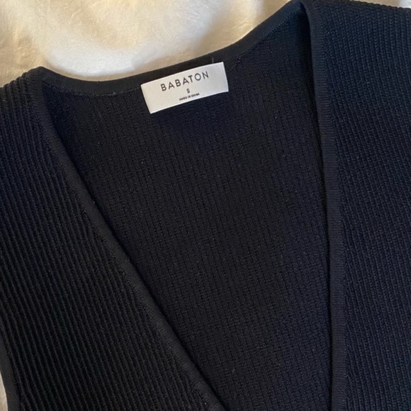 🆕 Aritzia Babaton Black Stretchy Crop Top (Fabric Nylon-Spandex). Small. - Picture 3 of 8